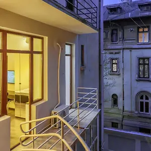 chateau-upscale-suites-in-bucharests-historical-center.bucharesthotelsnow.com/